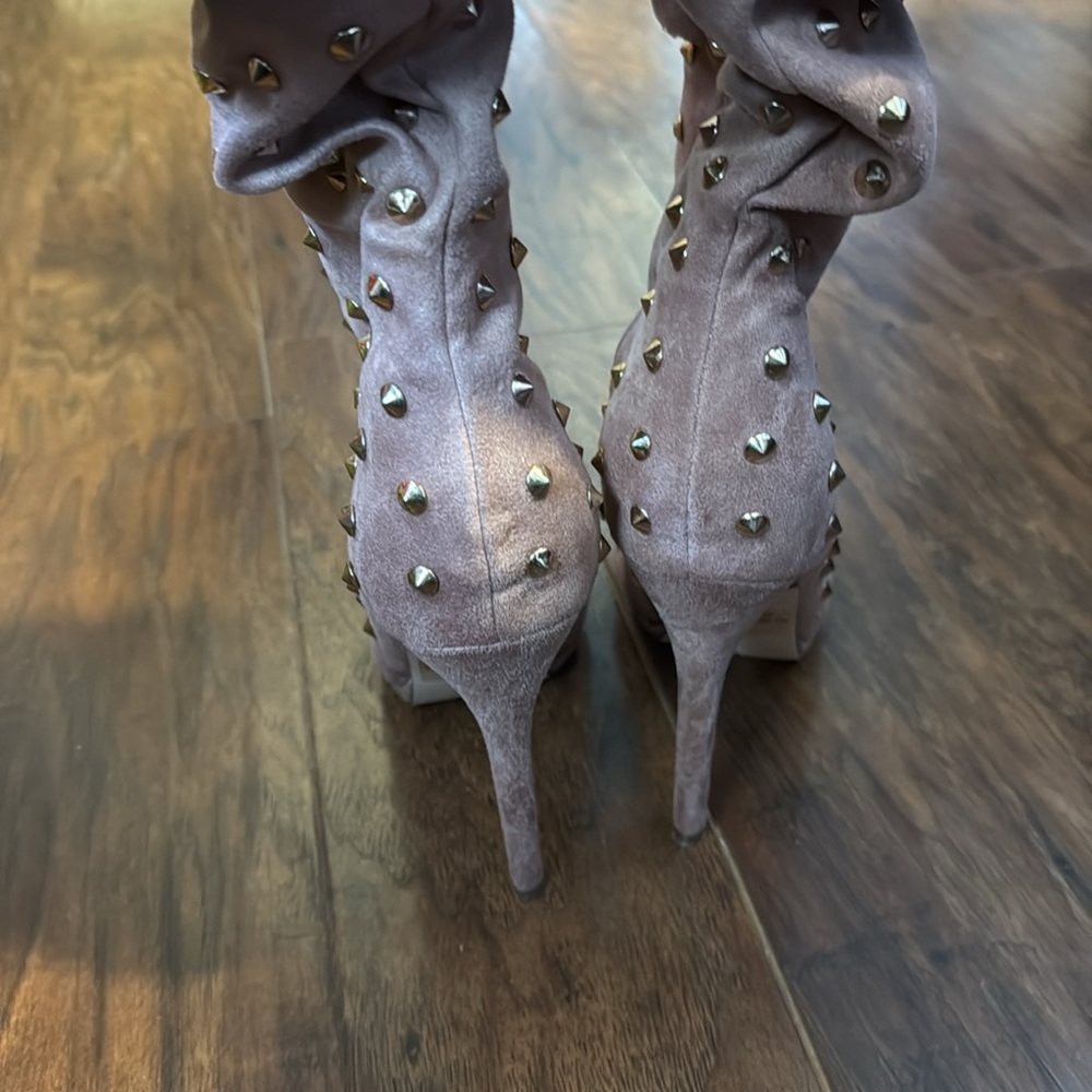 Liliana Mauve and Gold Heels - Picture 4 of 5
